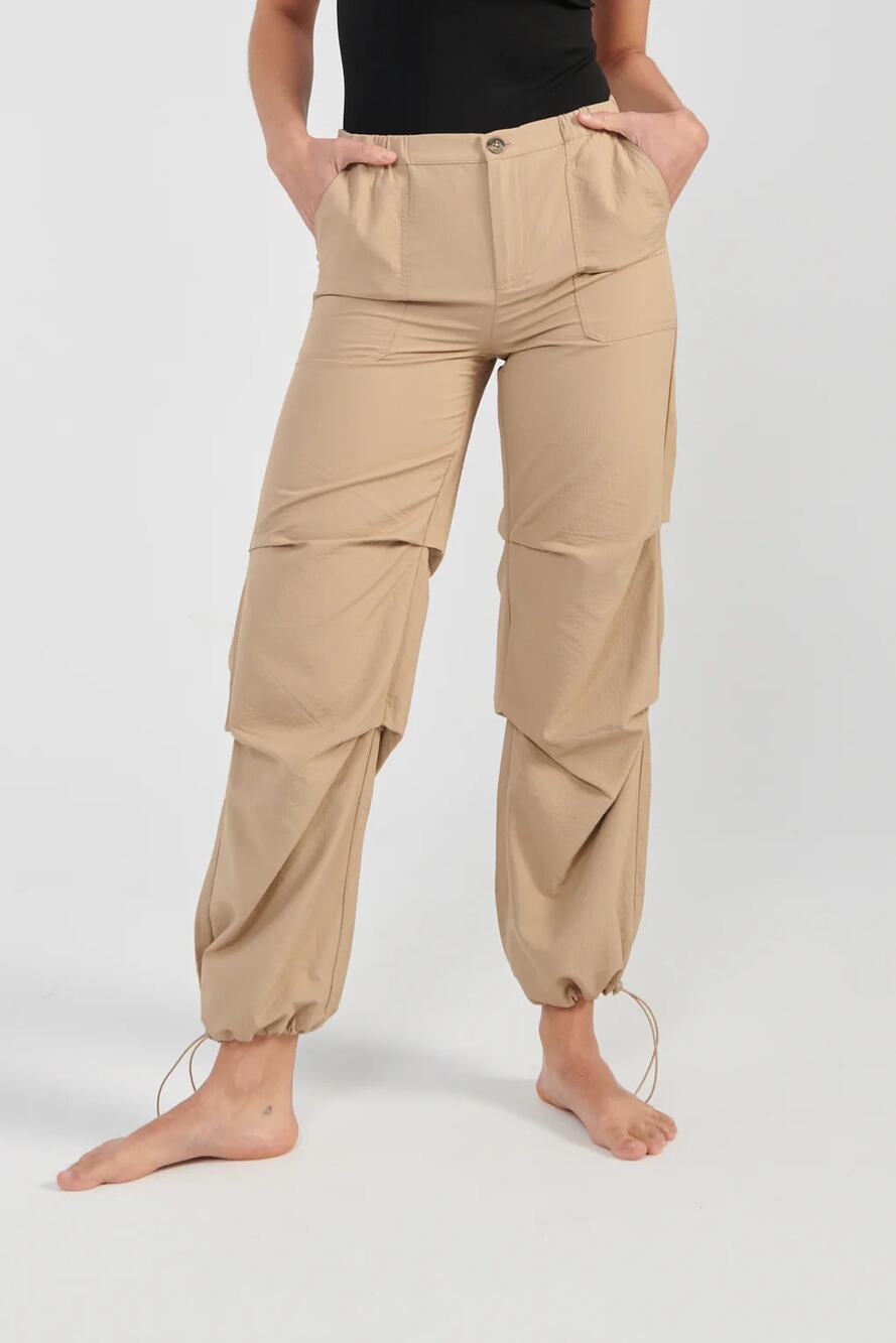 NEW Find Me Now Orion Cargo Pants Tan Khaki Cedar Nylon Cotton Women's Lg